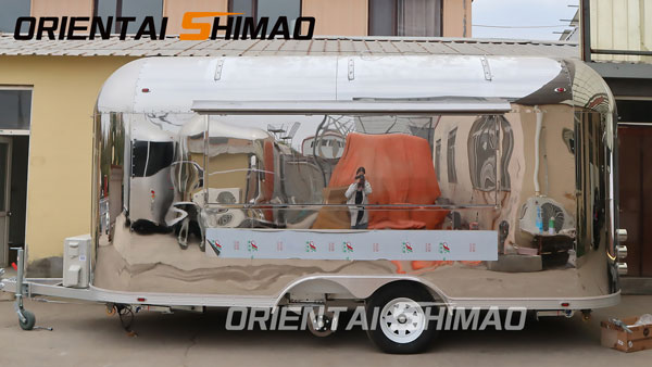 Itämainen shimao-airstream ruokatraileri