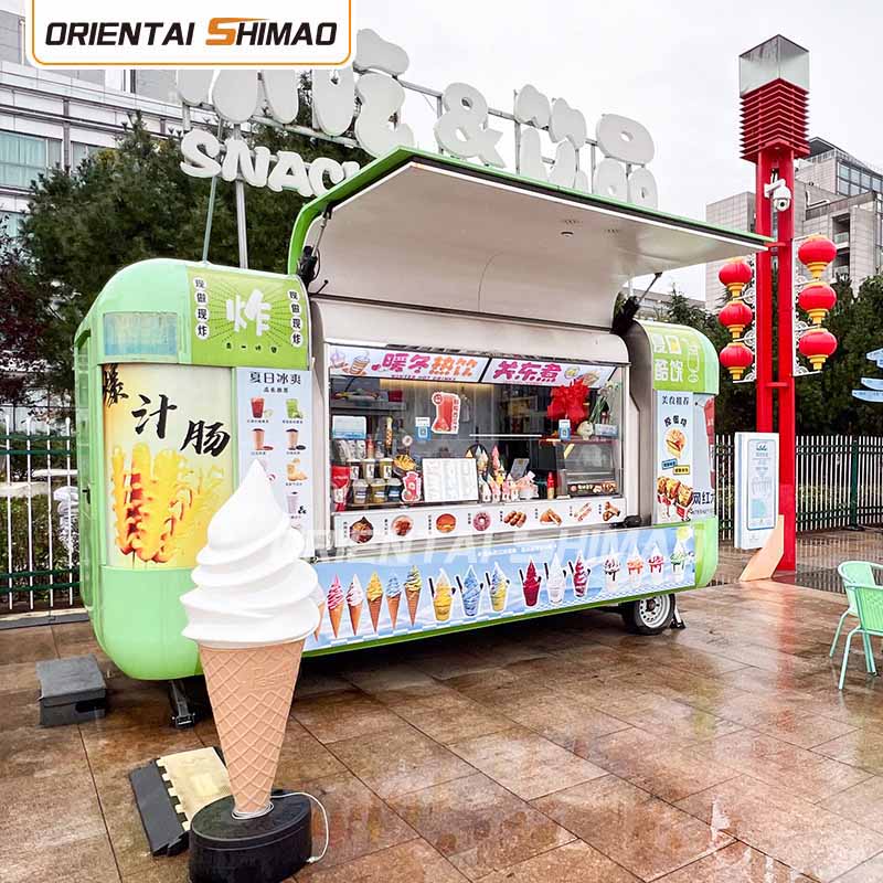 Ruokatraileri täydellisellä keittiöllä